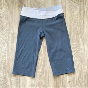 Lululemon Astro Gray Capri. Sz 8
